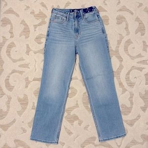 Hollister Ultra High Rise Vintage Straight - Size 00S